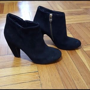 Re-Posh: STEVE MADDEN Black Panelope Booties - 9
